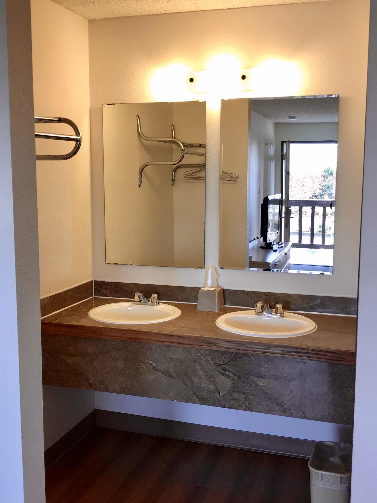 Sea-Tac Airport Value Inn Де Мойн Екстериор снимка
